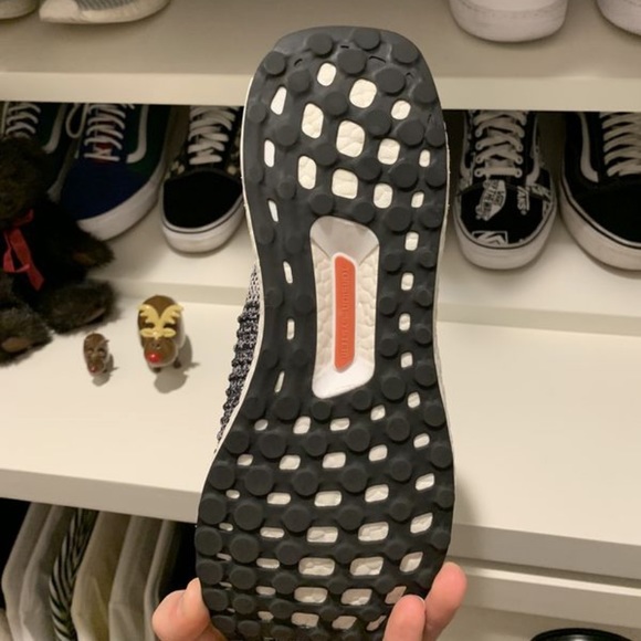 Laceless ultraboost size 10 - Picture 5 of 5